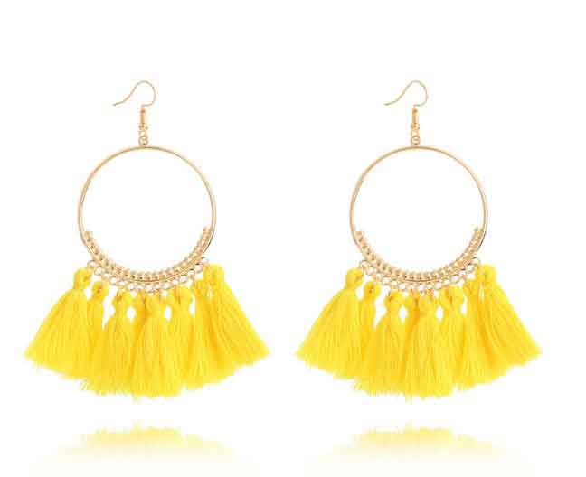 Aretes bohemios con borlas en forma de V