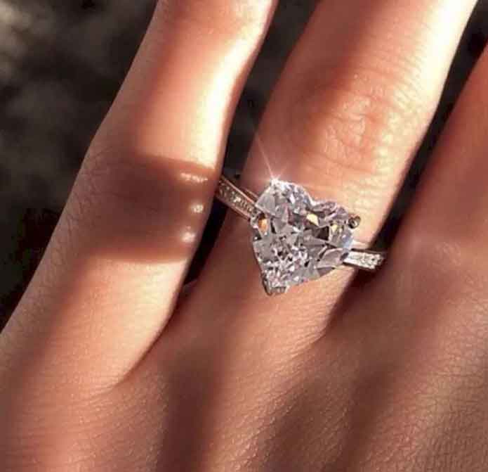 Anillo en forma de corazón de circón AAA con incrustaciones