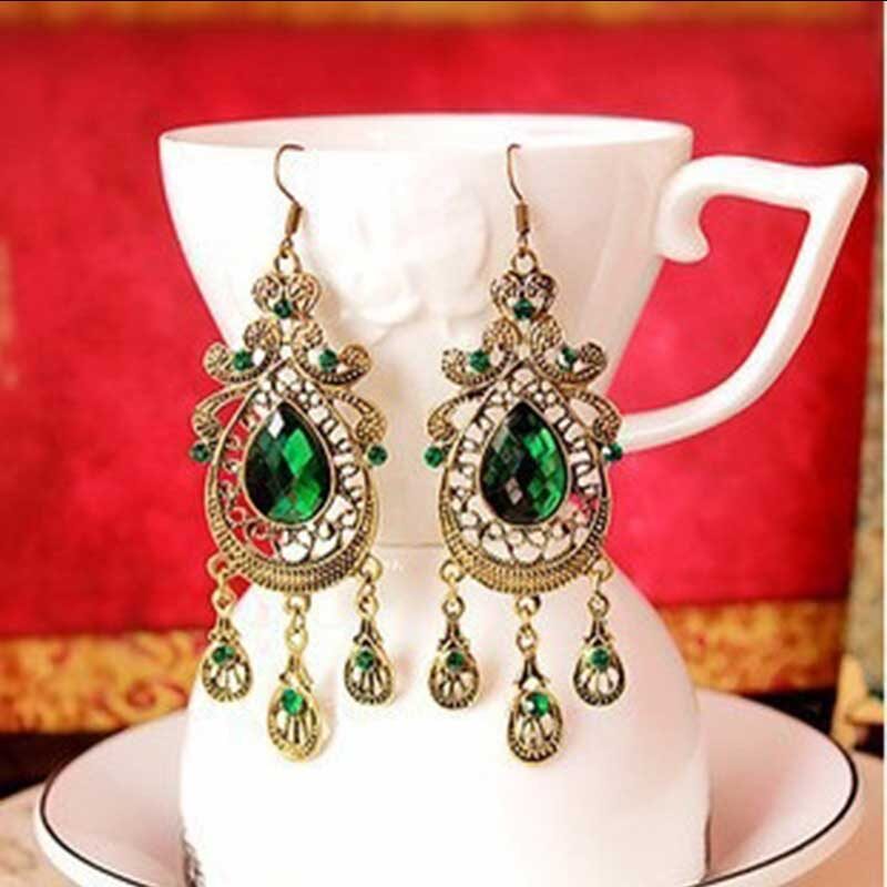 Aretes colgantes de borla vintage con piedra de cristal verde de gota de agua