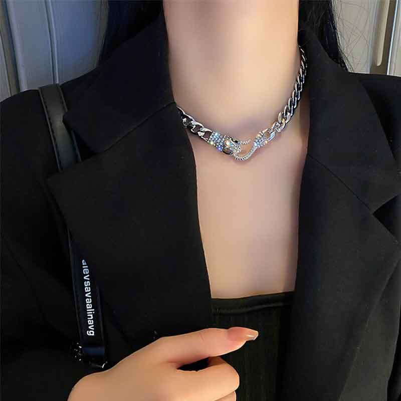 Collar serpentina de ondas de agua
