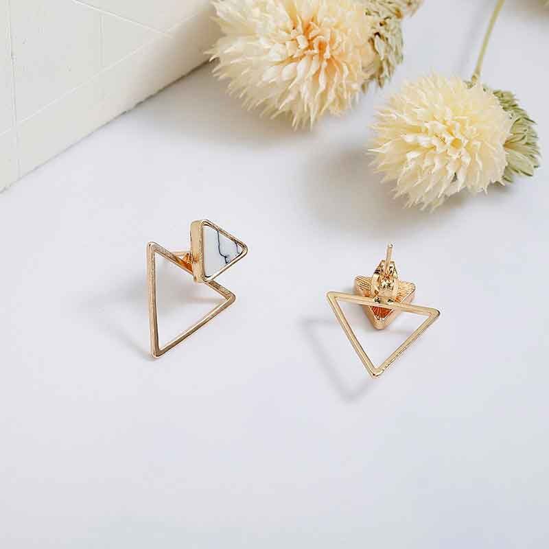 Pendientes dorados triangulares