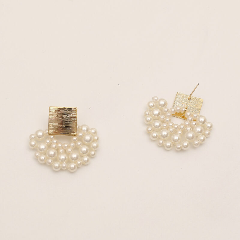 Aretes de perlas festoneadas tejidas a mano con perlas