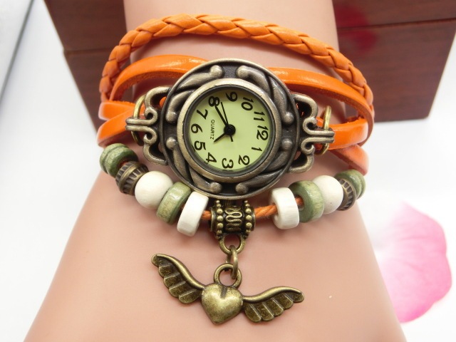 Reloj vintage y pulsera con colgante de corazón