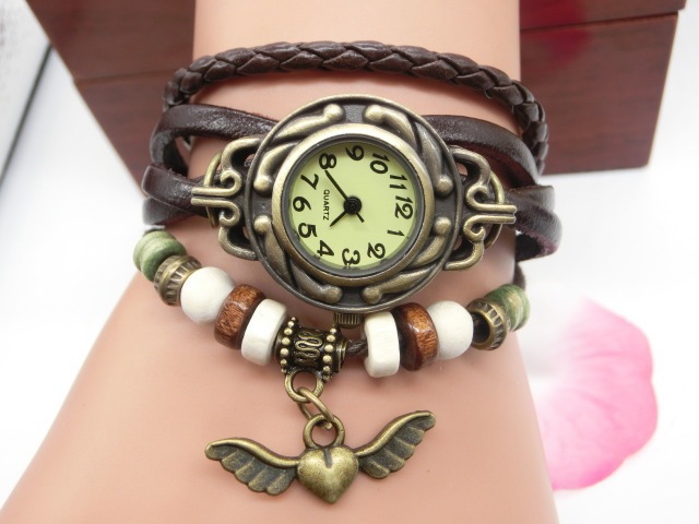 Reloj vintage y pulsera con colgante de corazón