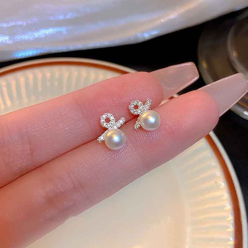 Pendientes de botón de perla con símbolo de porcentaje y aguja de plata