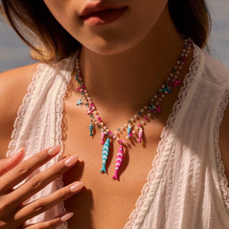 Colgante en forma de corazón – elegancia, color y romance