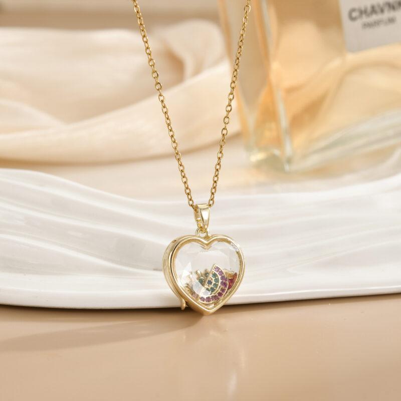 Colgante en forma de corazón – elegancia, color y romanticismo